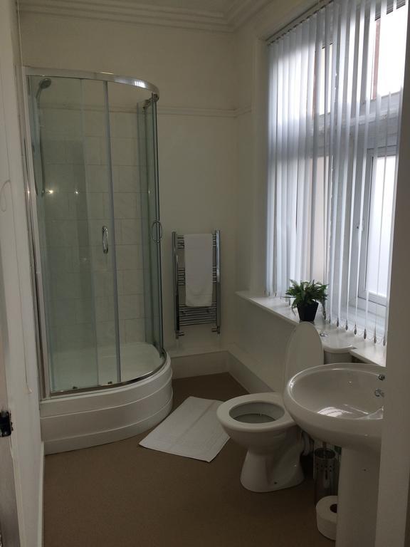 Sheridans Budget Accomodation Wallasey Oda fotoğraf